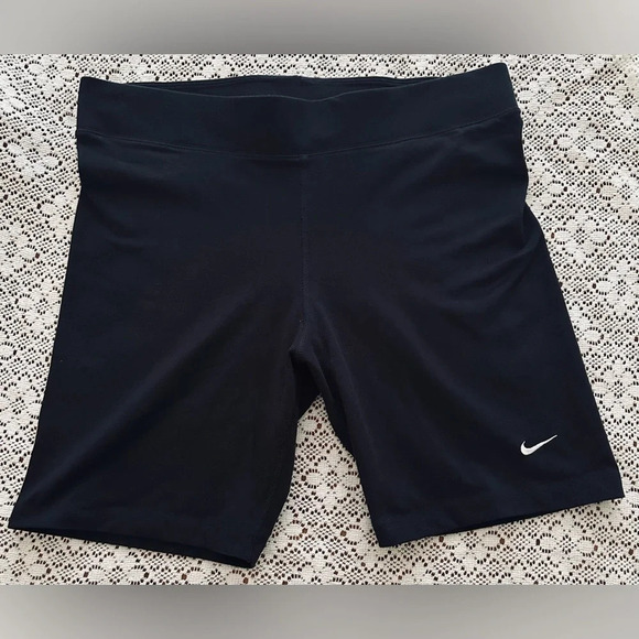 NIKE Womens Essential Mid Rise 10” Biker Shorts - Size 1XL - Picture 3 of 6